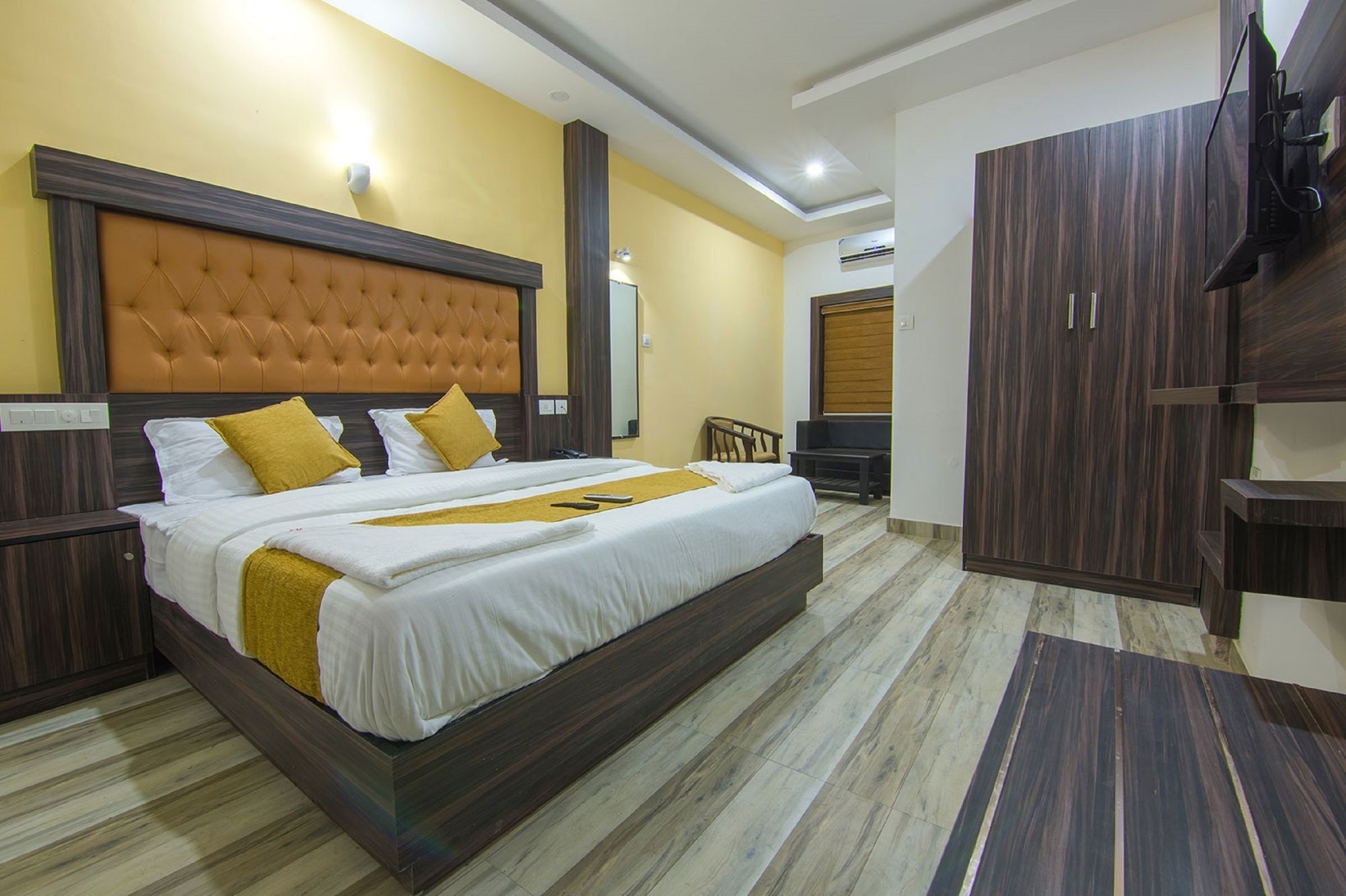 Hotel Kochi Crown Ngoại thất bức ảnh